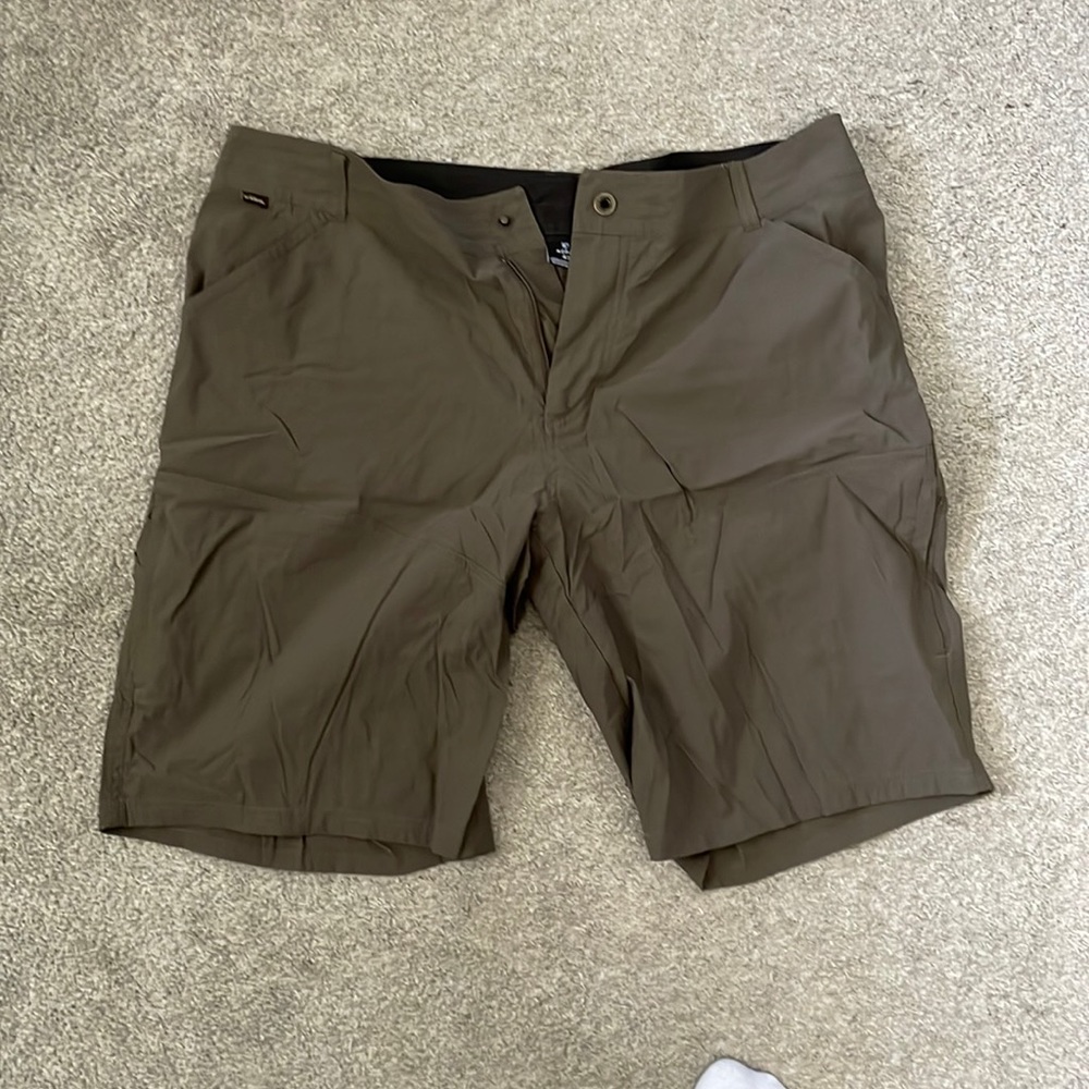 Kuhl shorts 42x11